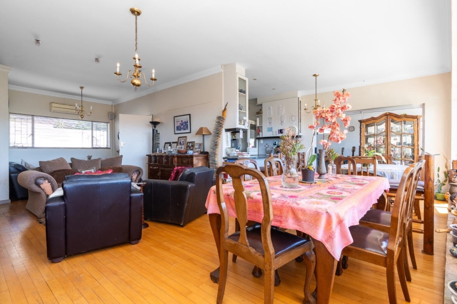 6 Bedroom Property for Sale in Vredehoek Western Cape